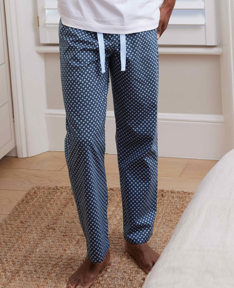 Men's Blue Cotton Fleur De Lys Printed Lounge Pants model shot 2