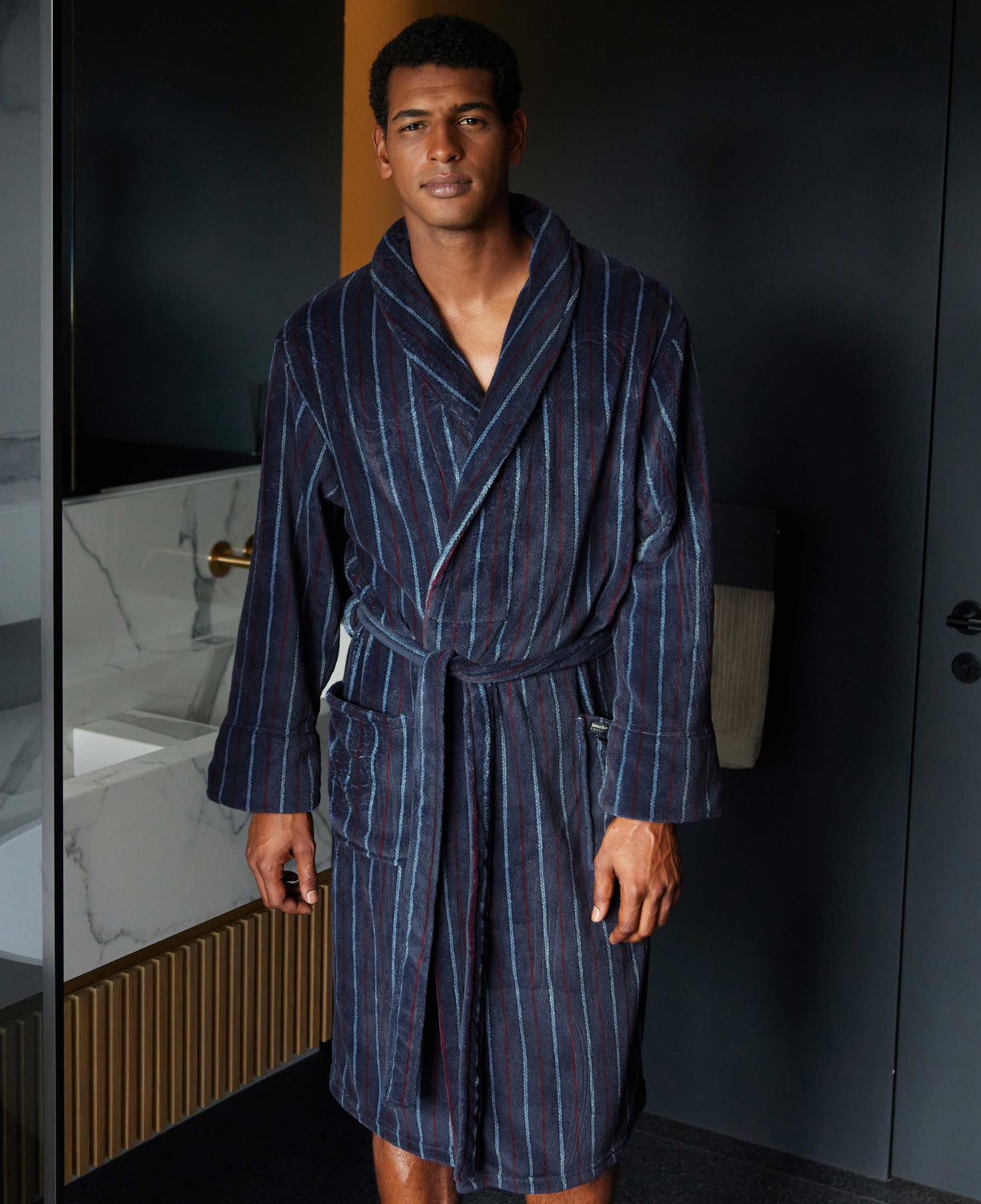 blue red stripe fleece dressing gown mdg1150nbr model image 2