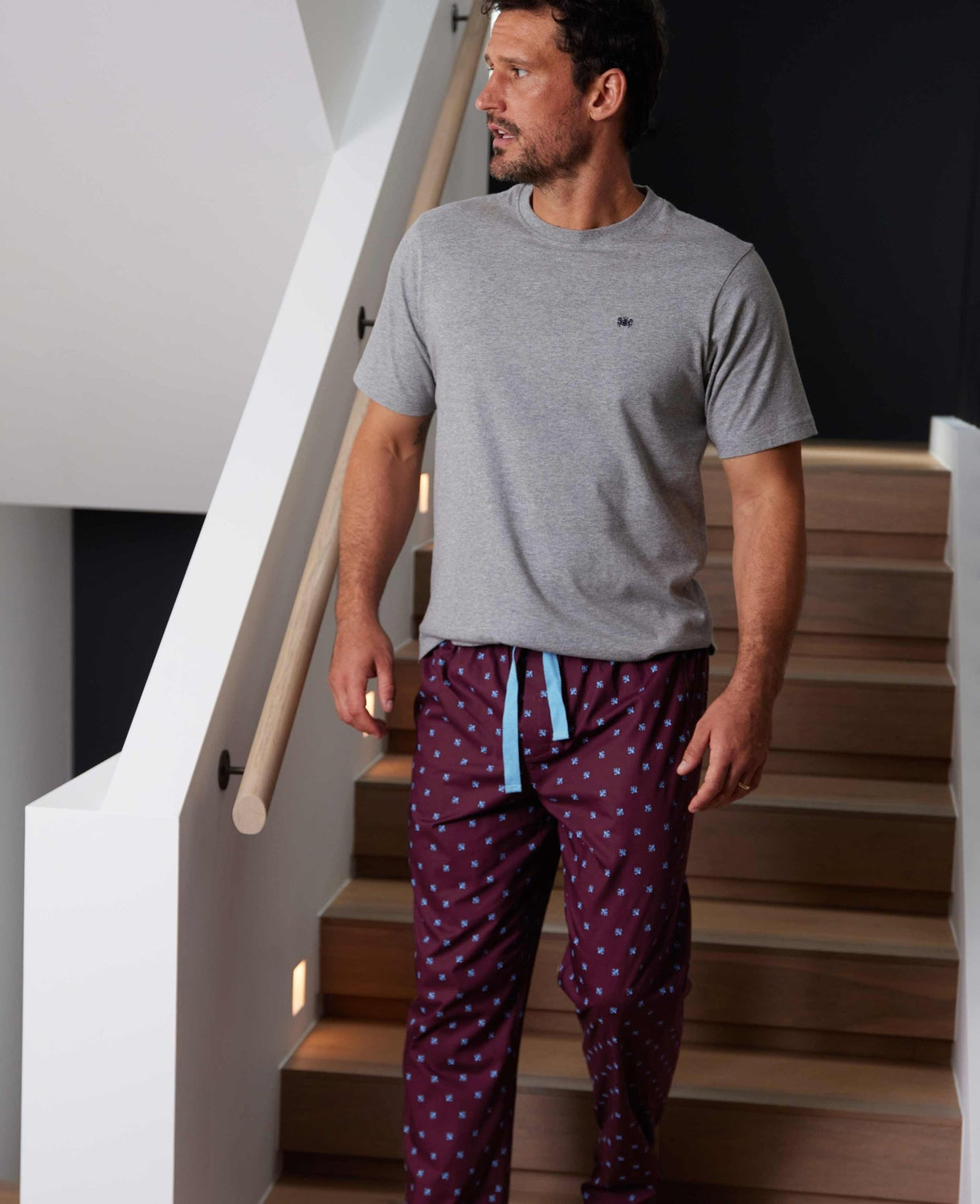 burgundy fleur de lys cotton lounge pants mlp1155bug model image 2