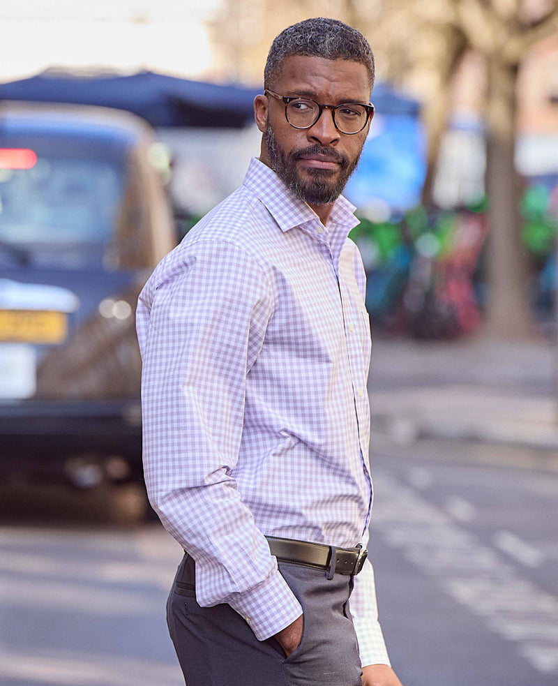 Men's Lilac Cotton Check Classic Fit Formal Shirt With Single Cuffs model image