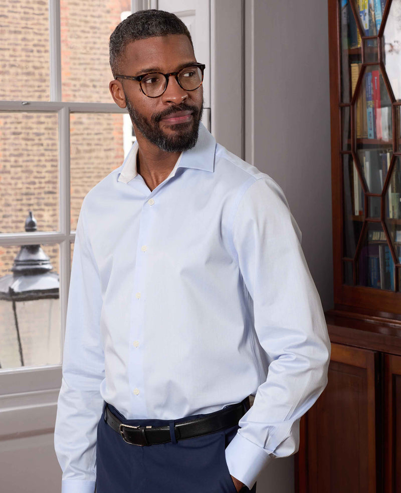 Men's Sky Blue Two-Ply Cotton Slim Fit Formal Shirt With Single Cuffs model image