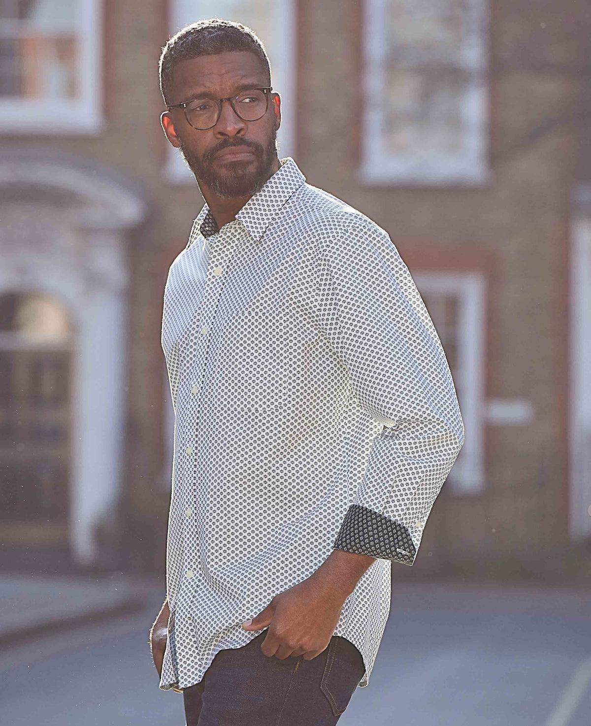 Men's White Cotton Classic Fit Printed Casual Shirt model shot