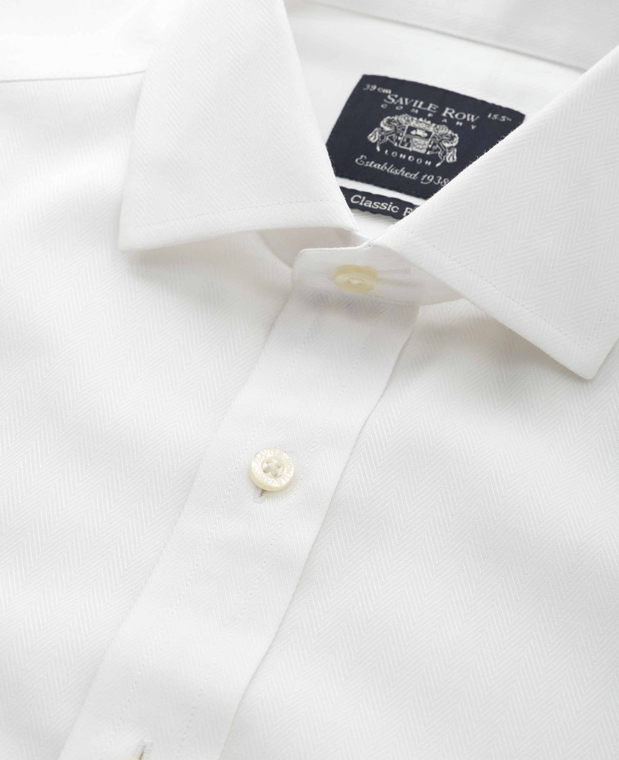 Men's White Cotton Herringbone Classic Fit Non-Iron Shirt - Single Cuff collar detail