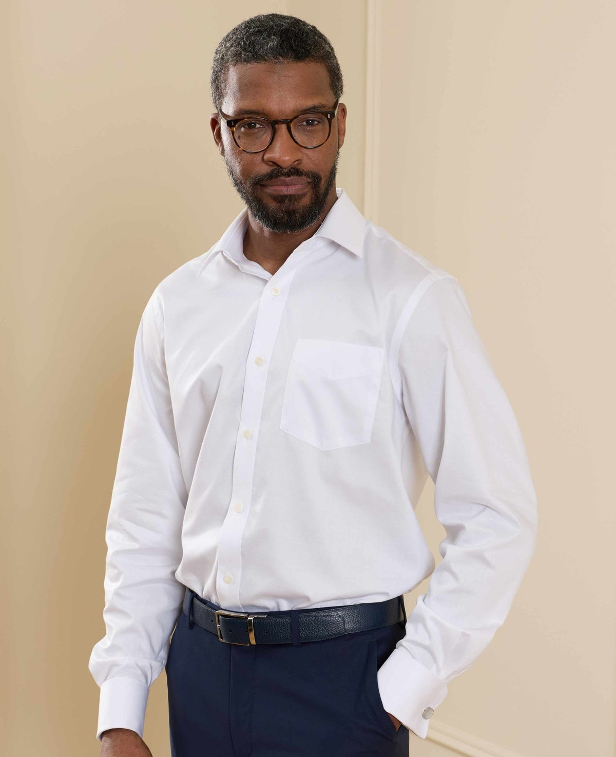 Men's White Twill Classic Fit Formal Shirt With Double Cuffs model shot