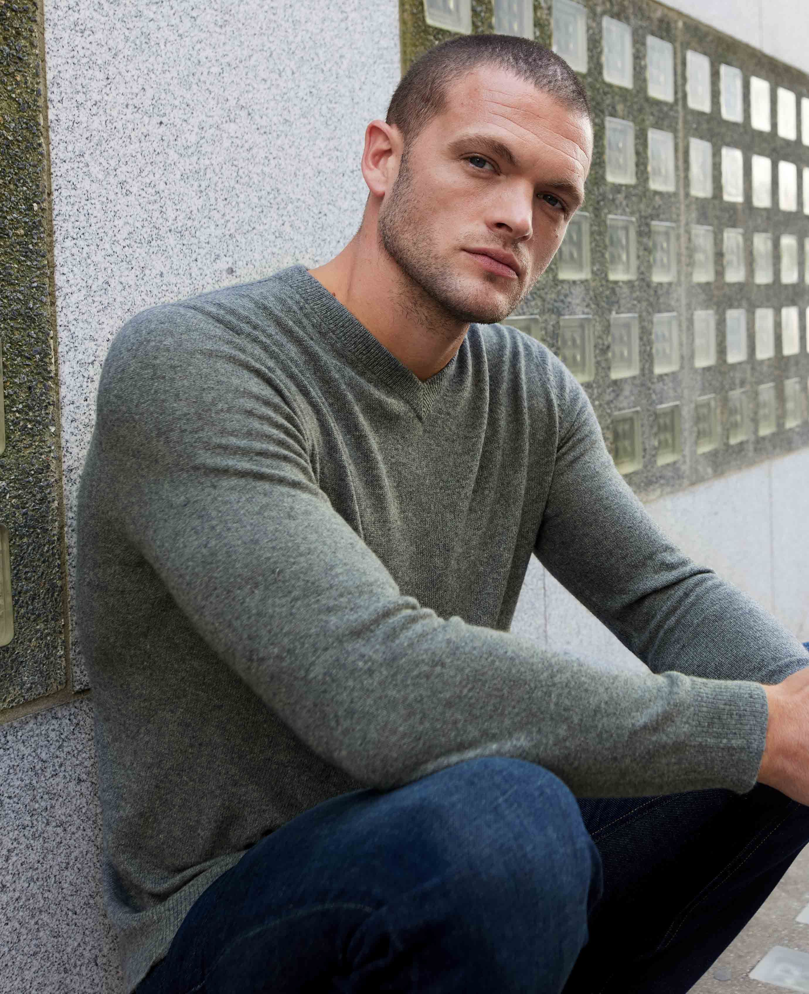 Men's Grey Wool Cashmere V-Neck Jumper | Savile Row Co